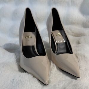 Zara Women's Beige Patent Leather Heels